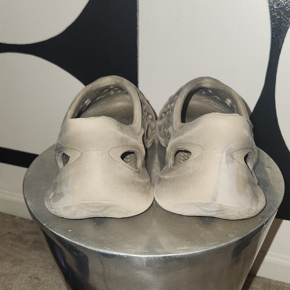 Adidas YZY Foam RNNR Stone Taupe Color - Picture 4 of 6